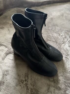 Camper Black Front-Center Zip Heeled Ankle Boots